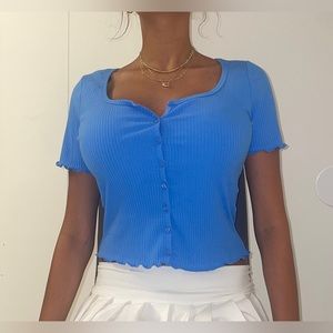 H&M brand new, never worn top, size XS, super comfortable and complimenting!